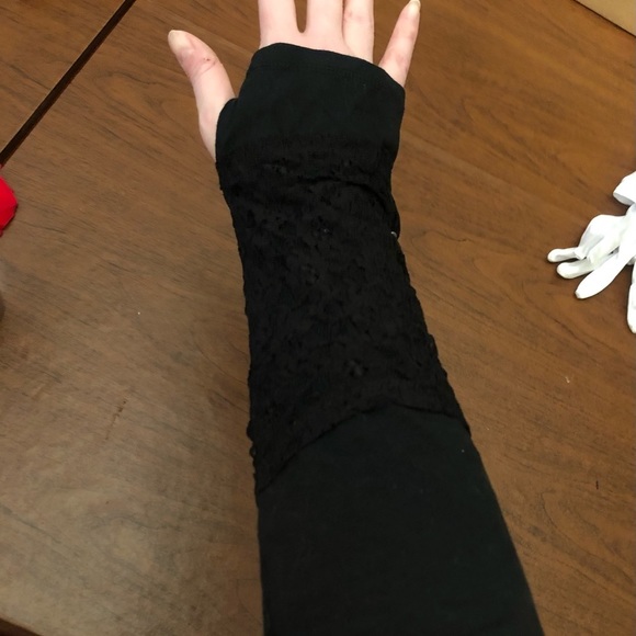 Vintage 👀 Tripp black lace/lace up fingerless arm warmers - Picture 2 of 2